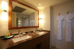 Koupelna v ubytování Guam Reef Hotel