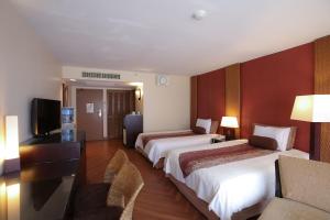 TV a/nebo společenská místnost v ubytování Guam Reef Hotel