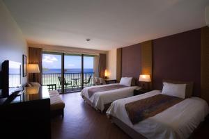 Postel nebo postele na pokoji v ubytování Guam Reef Hotel