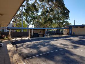 Tenis a/nebo squash v ubytování Motel Traralgon nebo okolí