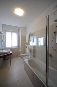 A bathroom at Hotel Conradi