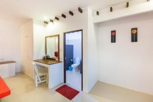 TV a/nebo společenská místnost v ubytování Da Kanda Villa Beach Resort
