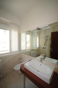 A bathroom at Hotel Conradi