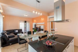 Kuchyň nebo kuchyňský kout v ubytování Apartmani Lukić