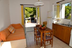 a kitchen and living room with a couch and a table at Cottage Sakkatos in Dhavgáta