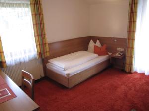 Postel nebo postele na pokoji v ubytování Hotel Garni Lawens