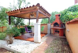 Κήπος έξω από το Suitable Summer Apartments