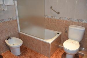 A bathroom at Hostal Carlos V
