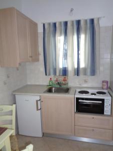 A kitchen or kitchenette at Studio near the sea