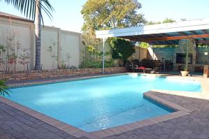 The swimming pool at or close to Old Oak Guest House
