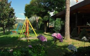 A garden outside Hotel Ristorante Il Gabbiano