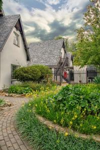Taman di luar Cornerstone Bed and Breakfast Kroonstad