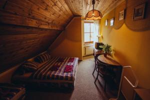 Postel nebo postele na pokoji v ubytování Pension Klondajk + 7 fotografií