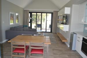 Kuchyň nebo kuchyňský kout v ubytování Pearl Valley Suites