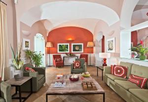 a living room with a couch and a table at Hotel Della Piccola Marina in Capri