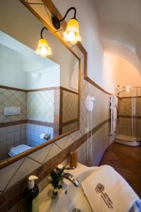 Koupelna v ubytování Agriturismo Antico Casale Colli Di San Pietro
