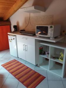 Virtuvė arba virtuvėlė apgyvendinimo įstaigoje Casa Di Lena