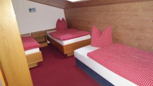 A bed or beds in a room at Haus Arnika