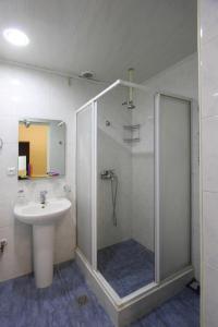 Et badeværelse på Apartment near ANI PLAZA hotel