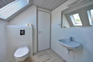 Kúpeľňa v ubytovaní Villa Oliver 3 Siófok