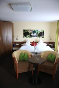 Postel nebo postele na pokoji v ubytování Hotel Garni Vier Jahreszeiten