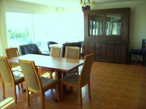 a dining room with a wooden table and chairs at Villa Ortiga in Mação