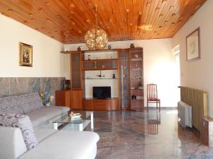 Televízia a/alebo spoločenská miestnosť v ubytovaní Guesthouse Kamen Kuća