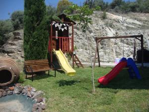 Kawasan permainan kanak-kanak di Eva's Luxury Villa