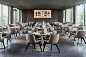Posezení v ubytování Hotel VIU Milan, a Member of Design Hotels