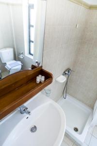 A bathroom at Creta Aquamarine Hotel