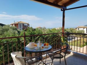 Μπαλκόνι ή βεράντα στο Alkionis Pool View Apartments