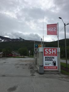 a gas station with a sissil sign in a parking lot at Tysfjord Hotel in Storjord I Tysfjord