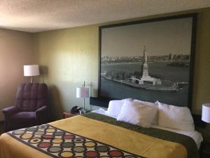 Postel nebo postele na pokoji v ubytování Super 8 by Wyndham Amsterdam
