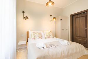 Posteľ alebo postele v izbe v ubytovaní Apartamenty City.