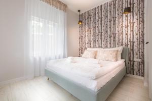 Posteľ alebo postele v izbe v ubytovaní Apartamenty City.
