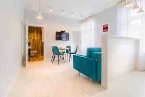 Televízia a/alebo spoločenská miestnosť v ubytovaní Apartamenty City.