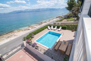 an overhead view of a swimming pool next to the beach at Apartments Grlica in Sutivan +58 photos