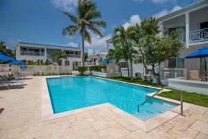 Bazén v ubytování Shoal Bay Villas nebo v jeho okolí