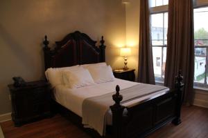 Katil atau katil-katil dalam bilik di The Inn on the River