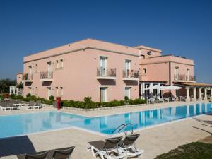 Bazén v ubytovaní Hotel Danieli Pozzallo alebo v jeho blízkosti