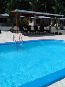 Bazén v ubytování Puerto Vargas lodge nebo v jeho okolí