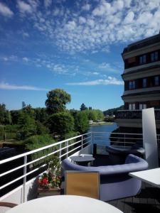 Výhled na řeku, která protéká v blízkosti hotelu