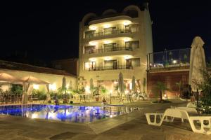 Bazén v ubytování Guest House Palazzo nebo v jeho okolí