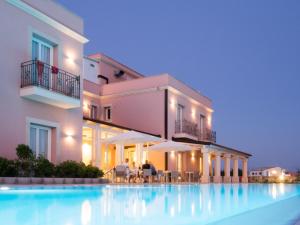 Bazén v ubytovaní Hotel Danieli Pozzallo alebo v jeho blízkosti