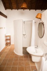 A bathroom at Hotelito La Era B&B