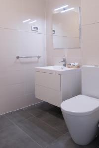 Kúpeľňa v ubytovaní Aparthotel Punta Blu - POOL & SPA
