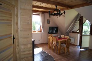 TV a/nebo společenská místnost v ubytování Apartament Góralski