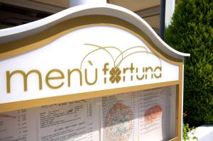 a sign for a moru fiumicino supermarket at Hotel Ristorante Fortuna in Cavallino-Treporti