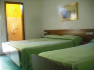 Postel nebo postele na pokoji v ubytování Hotel Bellevue