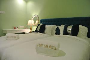 Postel nebo postele na pokoji v ubytování 1 Day Car Hotel Station 18